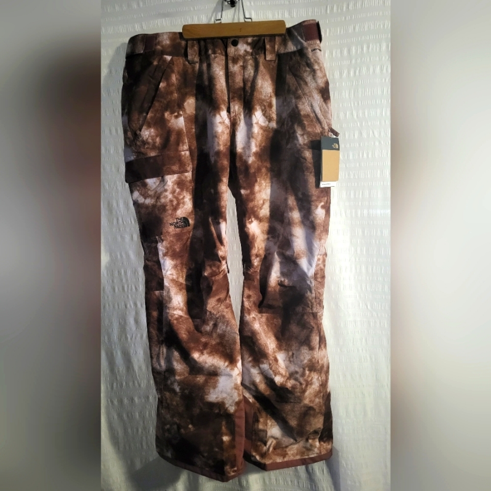 NWT The North Face Womens Freedom snow/ski pants. Size Large. Short length.